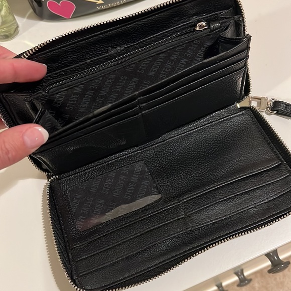 Steve Madden wallet - Picture 2 of 4